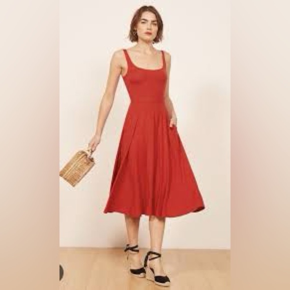 HOLIDAY SALE 🛍️ Red Midi Dress 💃🏻